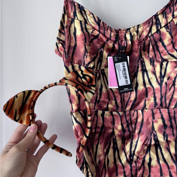 PLT Tiger Costume - Picture 7 of 7